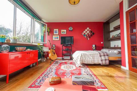 Studio for sale, Quarry Hill, St. Leonards-On-Sea