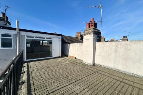 3 bedroom flat for sale, Leigh Hall Road, Leigh-On-Sea