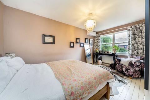 30 Toyne Way, London, N6 4EG