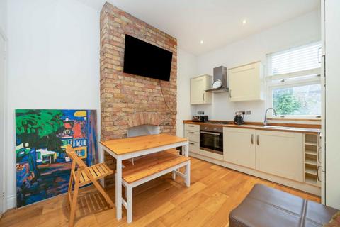 2 bedroom flat for sale, Dyne Road, London NW6