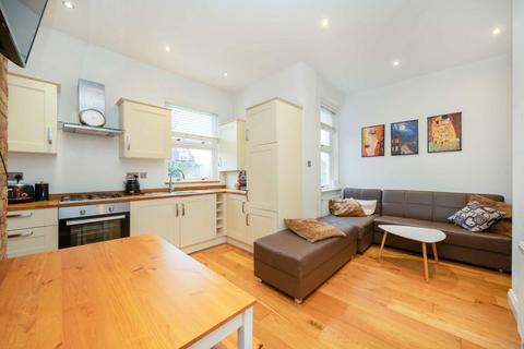 2 bedroom flat for sale, Dyne Road, London NW6