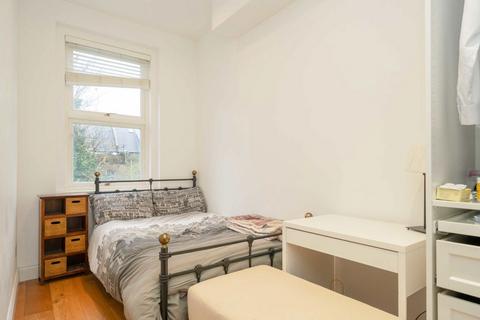 2 bedroom flat for sale, Dyne Road, London NW6