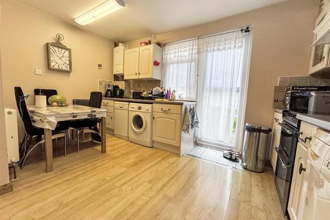 2 bedroom house for sale, Harrow Road, Feltham TW14