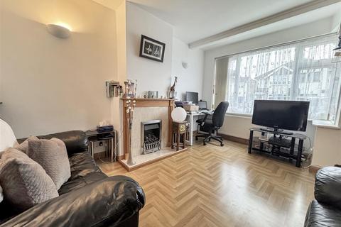 2 bedroom house for sale, Harrow Road, Feltham TW14