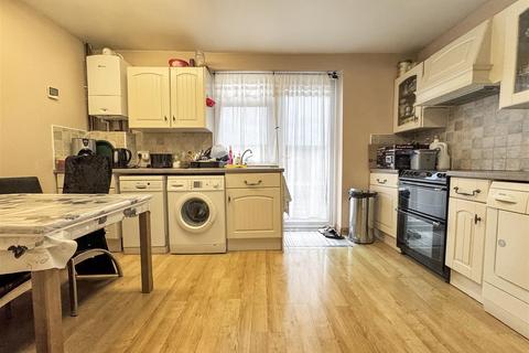 2 bedroom house for sale, Harrow Road, Feltham TW14