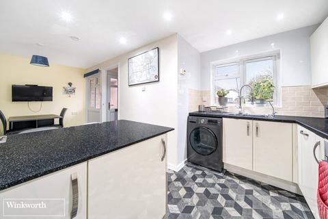 82 Novello Close, Basingstoke, RG22 4LE