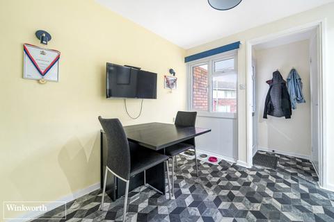 82 Novello Close, Basingstoke, RG22 4LE