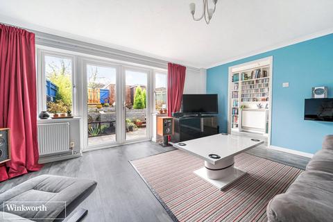 82 Novello Close, Basingstoke, RG22 4LE