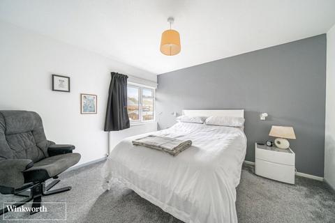 82 Novello Close, Basingstoke, RG22 4LE