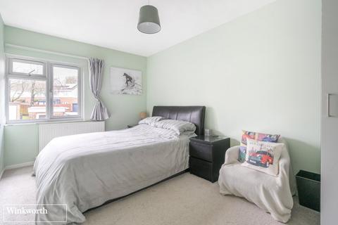 82 Novello Close, Basingstoke, RG22 4LE