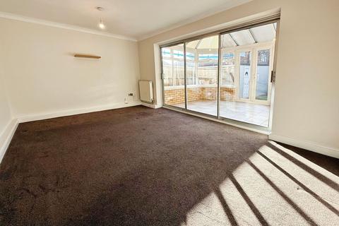 19 Redlie Close, Stanford-le-hope, SS17 8BB