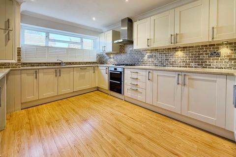 19 Redlie Close, Stanford-le-hope, SS17 8BB