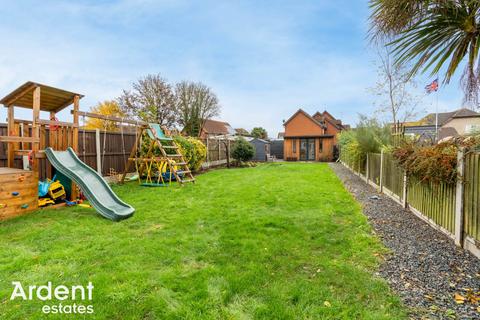 22 Dunkirk Road, Burnham-on-crouch, CM0 8LF