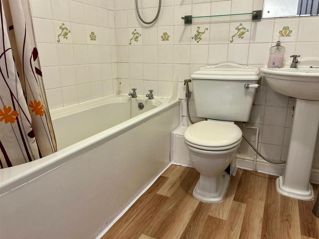 Bathroom / WC: