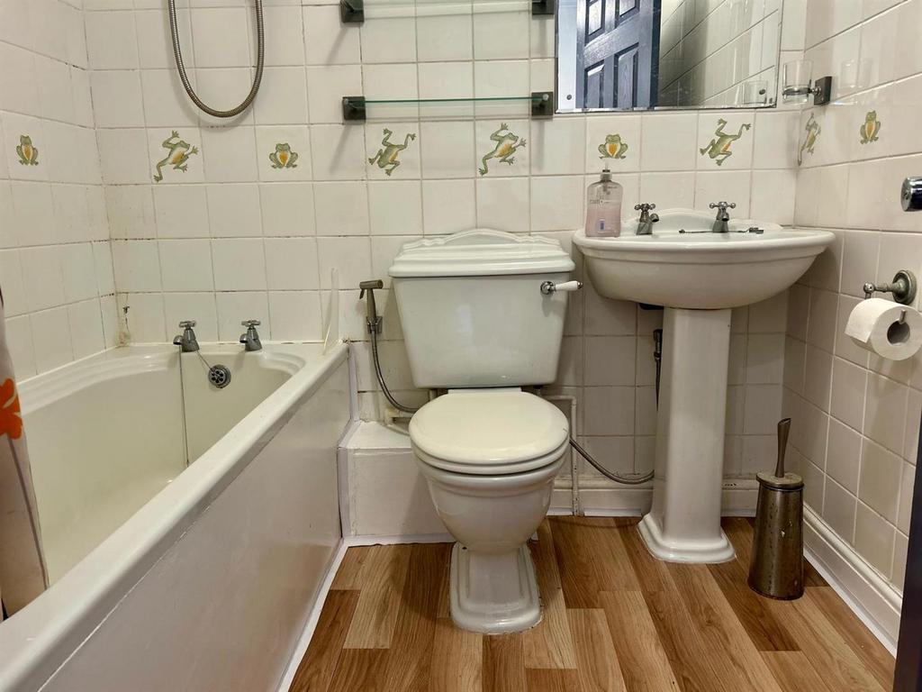 Bathroom / WC: