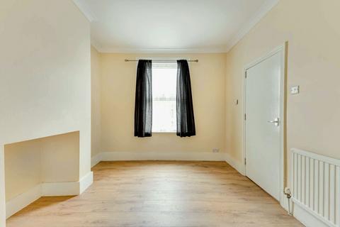 3 bedroom end of terrace house for sale, Besley Street, London SW16