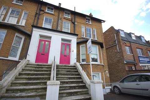 2 bedroom apartment to rent, Friern Park, North Finchley, London, N12