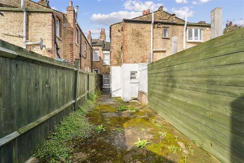 2 bedroom flat for sale, Eastcombe Avenue, London SE7