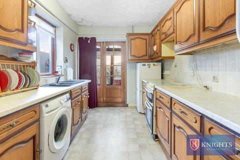 2 bedroom terraced house for sale, Cheddington Road, London, N18