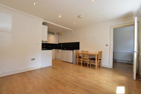 2 bedroom apartment to rent, Manser Court, Lawrie Park Gardens, Sydenham, SE26