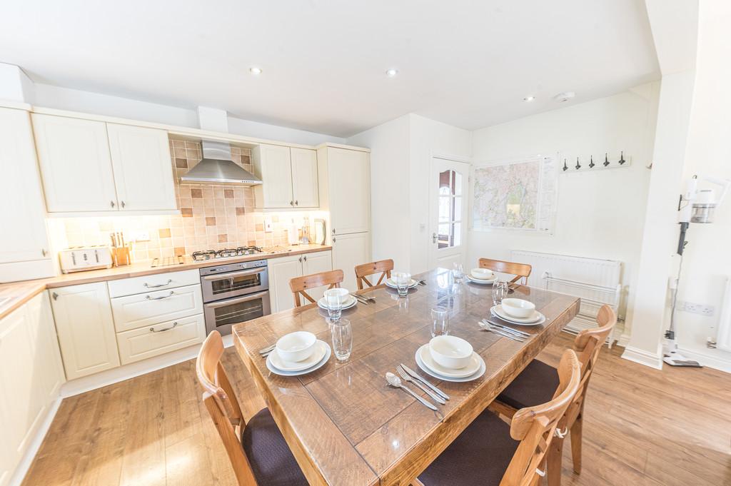 Open Plan Living/Dining Kitchen