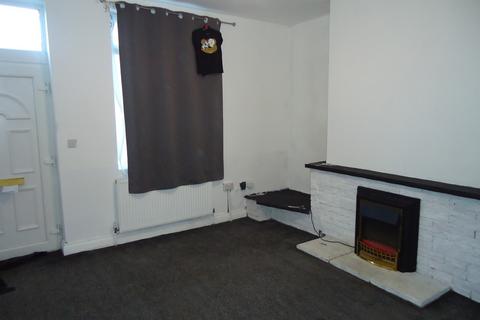 3 bedroom end of terrace house to rent, Oban Street, Leeds LS12