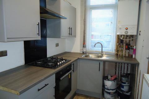 3 bedroom end of terrace house to rent, Oban Street, Leeds LS12