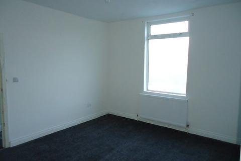 3 bedroom end of terrace house to rent, Oban Street, Leeds LS12