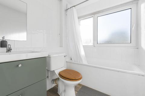 73 Oakways, London, SE9 2NZ