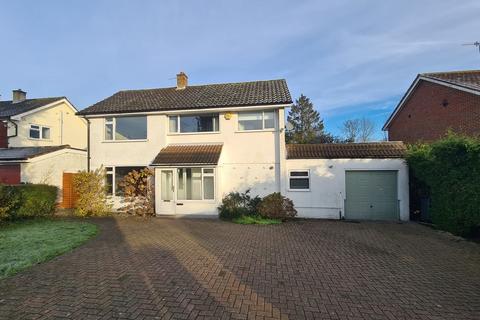 3 bedroom detached house to rent, Carlton Road, Redhill