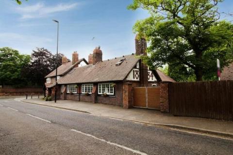 5 bedroom semi-detached house for sale, Greensbridge Lane, Tarbock Green, Liverpool