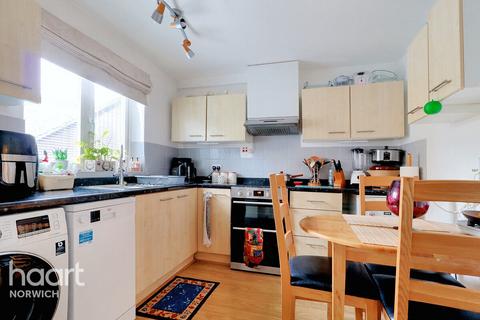 2 bedroom terraced house for sale, Blackthorn Close, Norwich