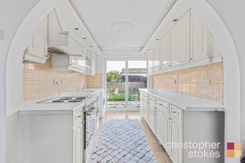 16 Stains Close, Cheshunt, Waltham Cross, EN8 9JL