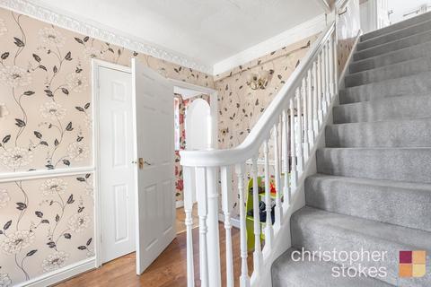 16 Stains Close, Cheshunt, Waltham Cross, EN8 9JL