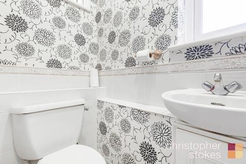 16 Stains Close, Cheshunt, Waltham Cross, EN8 9JL