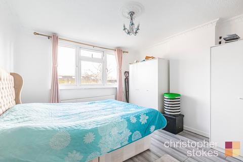 16 Stains Close, Cheshunt, Waltham Cross, EN8 9JL