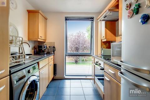 1 bedroom ground floor flat to rent, Lanacre Avenue, London