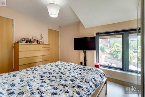 1 bedroom ground floor flat to rent, Lanacre Avenue, London