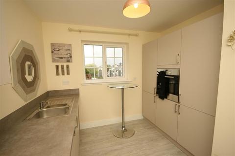 2 bedroom flat to rent, Crown Crescent, Larbert