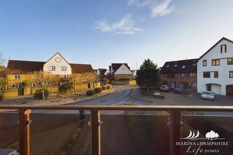 3 bedroom townhouse for sale, Holywell Drive, Portsmouth PO6