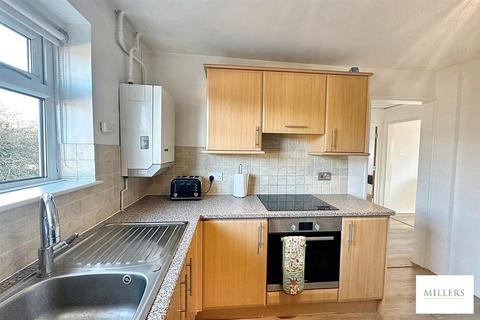 2 bedroom flat to rent, Lincolns Field, Epping.