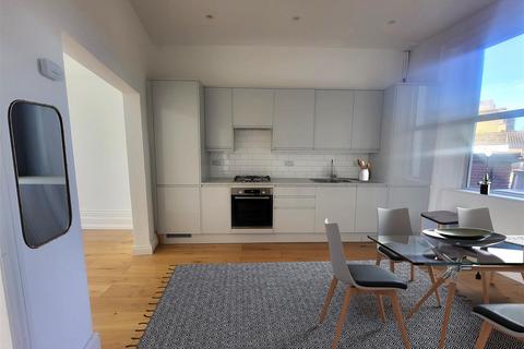 3 bedroom flat to rent, Belsize Village, NW3, Belsize Lane