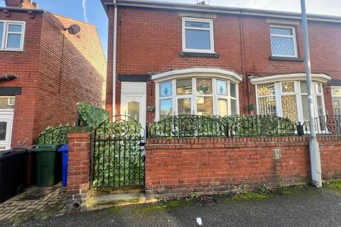 3 bedroom semi-detached house to rent, Kelvin Grove, Wombwell