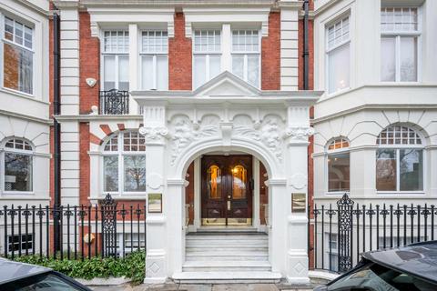 1 bedroom flat for sale, Burton Court, Franklins Row, Chelsea