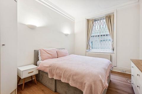 1 bedroom flat for sale, Burton Court, Franklins Row, Chelsea