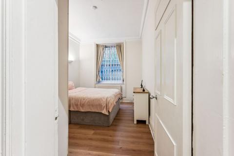 1 bedroom flat for sale, Burton Court, Franklins Row, Chelsea