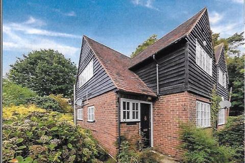 2 bedroom cottage to rent, Harps Oak Lane, Redhill