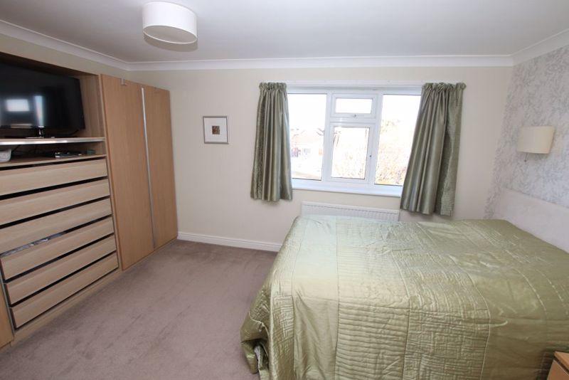 Bed 1 photo 2