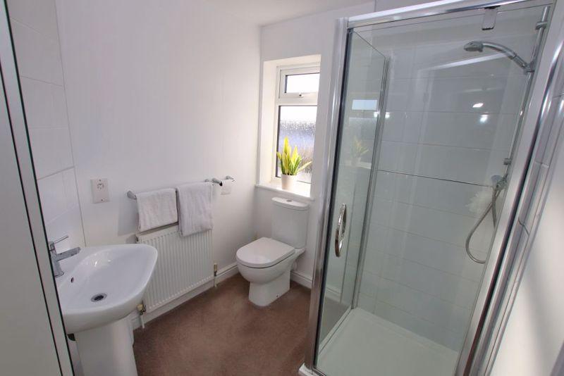 Ensuite to Bed 1