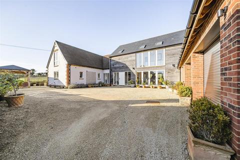 5 bedroom detached house for sale, The Gallops, East Kennett